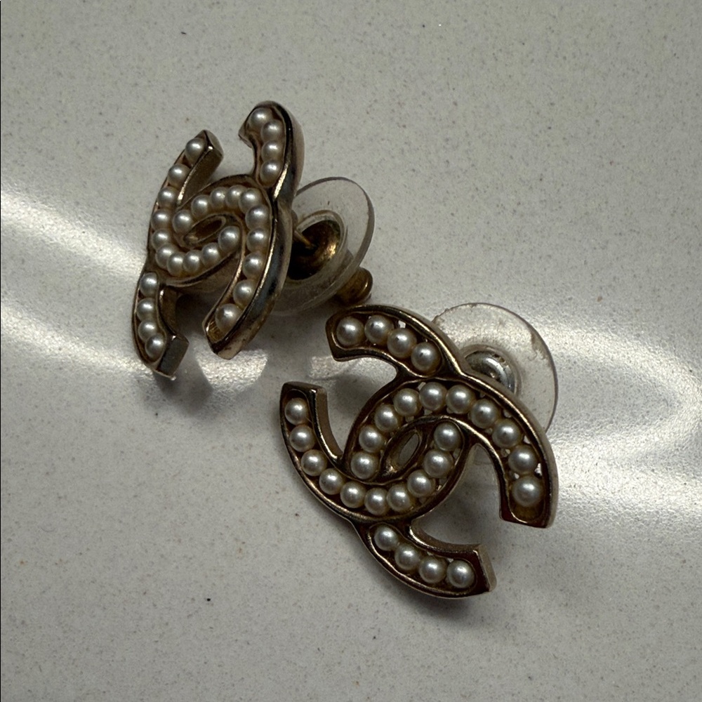 CHANEL Gold and Cream Pearl Logo Earrings - Picture 3 of 6